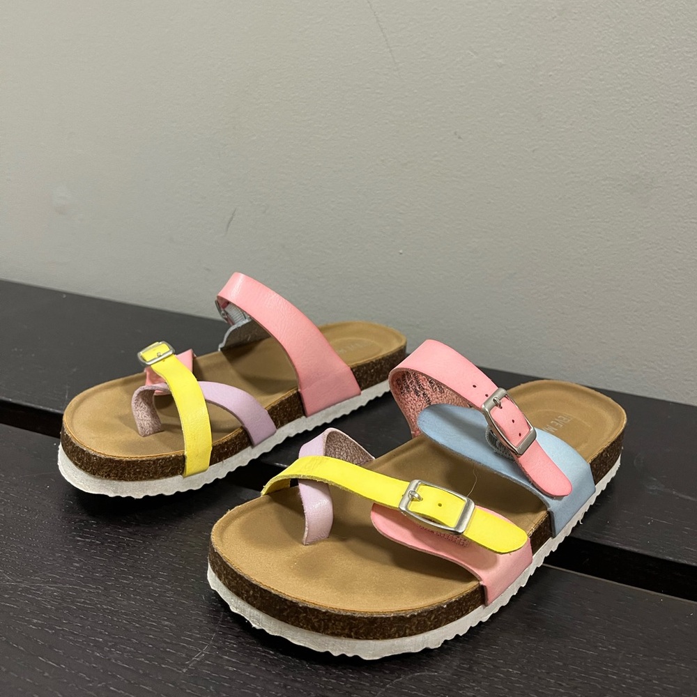 Steve Madden multi color sandal 5W